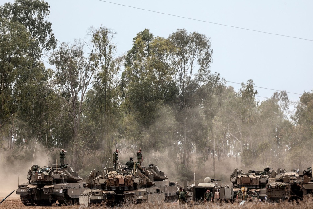 Israel dồn xe tăng áp sát, pháo kích Gaza mỗi 30 giây - 2 Israel dồn xe tăng áp sát, pháo kích Gaza mỗi 30 giây - 2