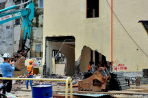 Hà Nội: Phá dỡ công trình 5 tầng "mọc" trái phép trên đất dự án