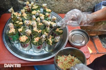 Mua lon bia bỏ đi, mang về làm gà tần trong lon, bán 1000 suất/ngày