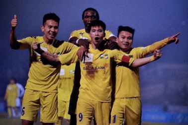 Công Vinh quyết lập cột mốc 100 bàn thắng trước kỳ nghỉ Tết