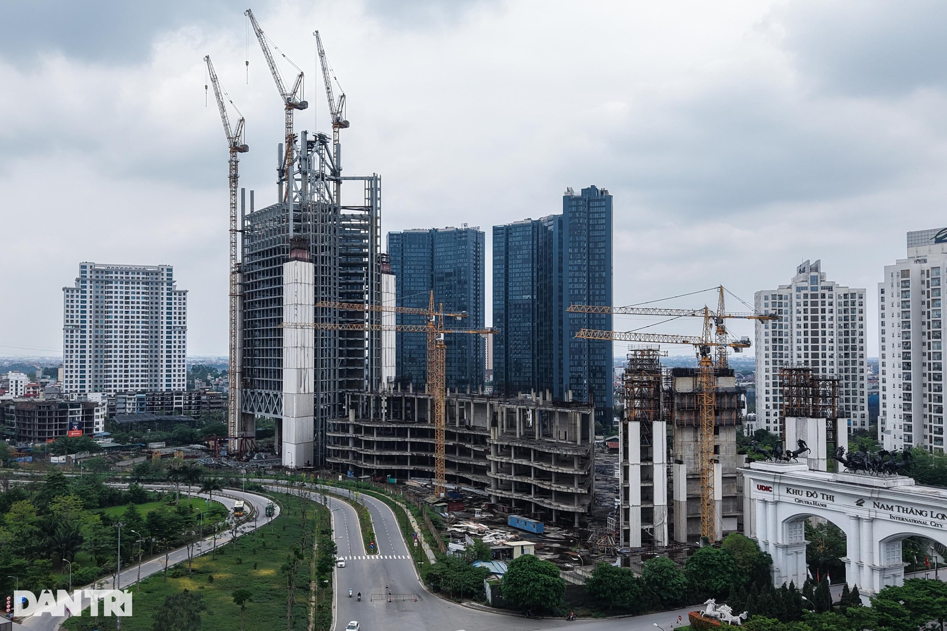 Những tòa nhà chọc trời bị bỏ hoang trên đất vàng Hà Nội - 12 Những tòa nhà chọc trời bị bỏ hoang trên đất vàng Hà Nội - 12