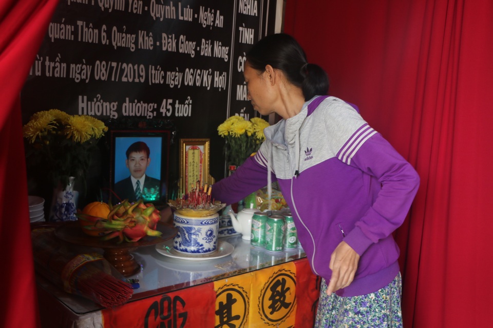 Xót xa cảnh người phụ nữ vừa mất chồng lại phát hiện mình mang án tử - 1 Xót xa cảnh người phụ nữ vừa mất chồng lại phát hiện mình mang án tử - 1