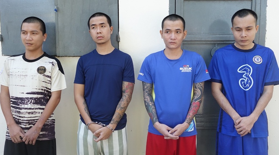 Vụ chém người trên xe 16 chỗ: Tạm giam 16 đối tượng - 3 Vụ chém người trên xe 16 chỗ: Tạm giam 16 đối tượng - 3