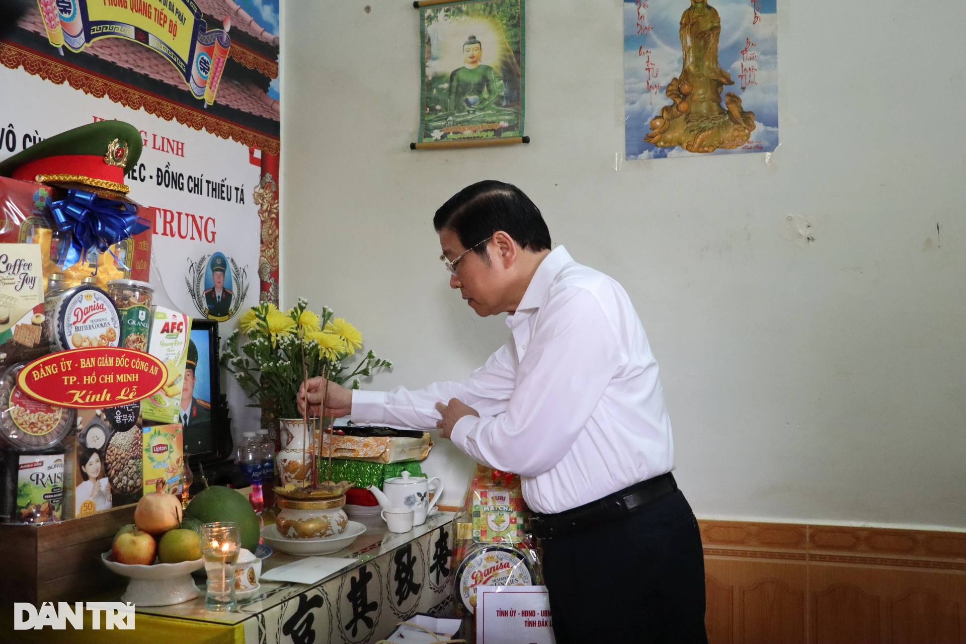 Trưởng ban Nội chính Trung ương thăm hỏi các gia đình liệt sỹ tại Đắk Lắk - 3 Trưởng ban Nội chính Trung ương thăm hỏi các gia đình liệt sỹ tại Đắk Lắk - 3
