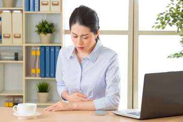 Dùng điện thoại trong bữa ăn và 4 “hậu quả” không ngờ