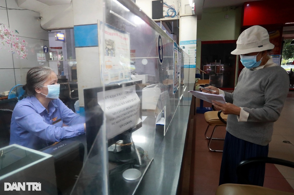 Chuyến tàu hỏa đầu tiên chạy trở lại, hành khách háo hức rời ga Sài Gòn - 12 Chuyến tàu hỏa đầu tiên chạy trở lại, hành khách háo hức rời ga Sài Gòn - 12