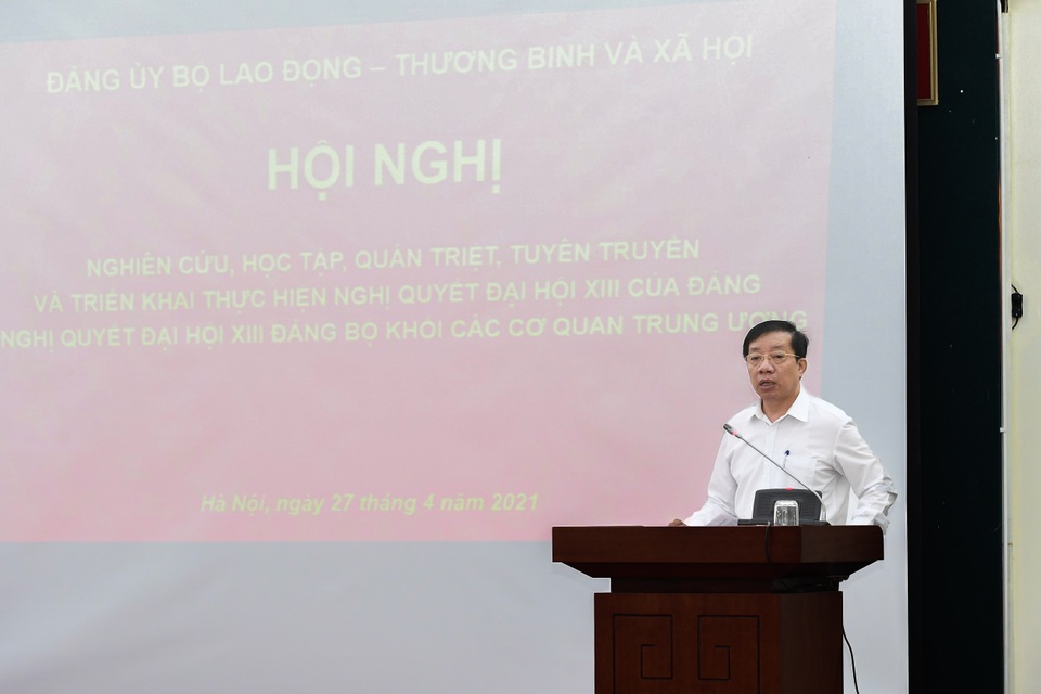Mỗi cán bộ, đảng viên phải nghiêm túc nghiên cứu, học tập Nghị quyết - 1 Mỗi cán bộ, đảng viên phải nghiêm túc nghiên cứu, học tập Nghị quyết - 1