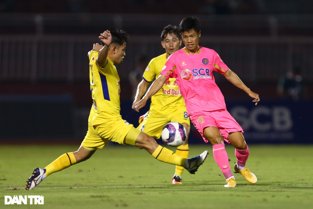Công Phượng ghi bàn giúp HA Gia Lai đánh bại Sài Gòn FC - 5 Công Phượng ghi bàn giúp HA Gia Lai đánh bại Sài Gòn FC - 5