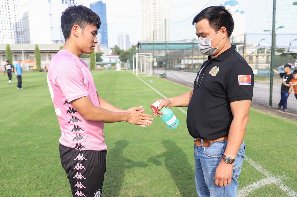Quang Hải, Đức Huy hứng khởi trong ngày trở lại sân cỏ - 2 Quang Hải, Đức Huy hứng khởi trong ngày trở lại sân cỏ - 2
