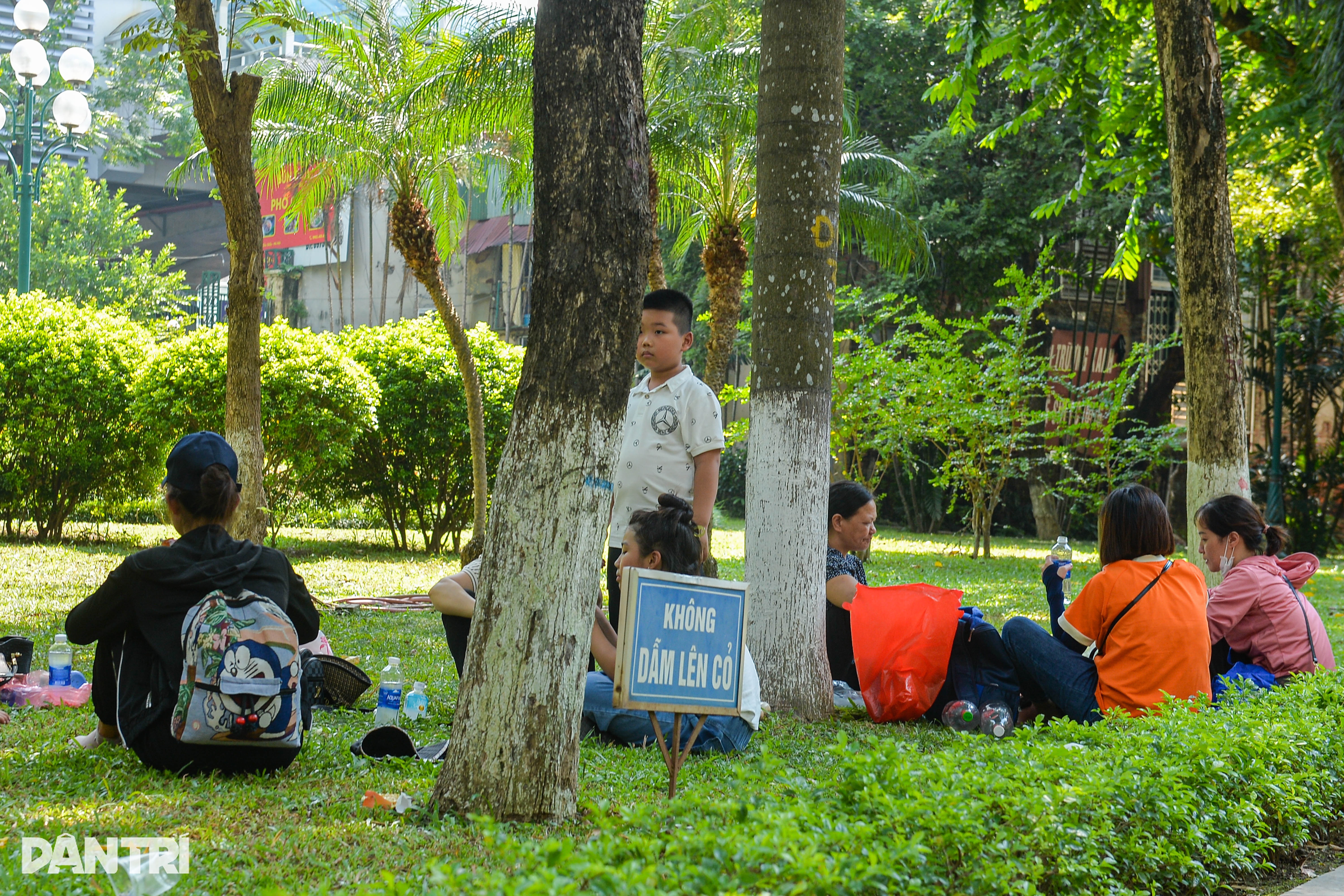 Ngày đầu nghỉ lễ 2/9, người dân đội nắng ùn ùn đổ về vườn thú Hà Nội - 15