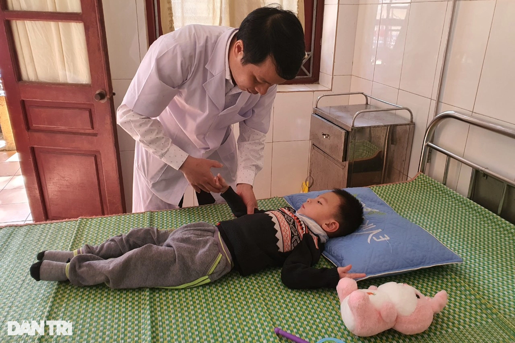 Tiếng khóc xé lòng của bé trai được mẹ đánh đổi mạng sống - 1 Tiếng khóc xé lòng của bé trai được mẹ đánh đổi mạng sống - 1