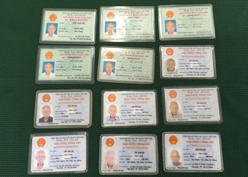 Ông cụ ăn xin có trong người 12 chứng minh thư, 4 thẻ bảo hiểm, 54 triệu - 1 Ông cụ ăn xin có trong người 12 chứng minh thư, 4 thẻ bảo hiểm, 54 triệu - 1