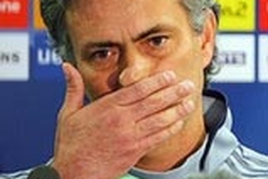 Có phải Mourinho dùng “mánh” để qua mặt UEFA?