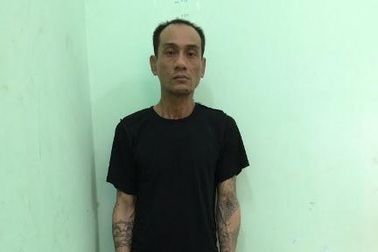 Dùng dao lam cứa cổ nạn nhân cướp tài sản