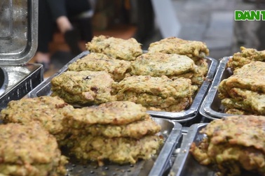 Quán 30 năm tuổi bán chả "rồng đất" đông nhất Hà Nội, "hé lộ" bí quyết