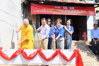 Chủ tịch Bùi Thanh Hương hội ngộ Happy Women Leader Network Gia Lai trong chuyến thiện nguyện