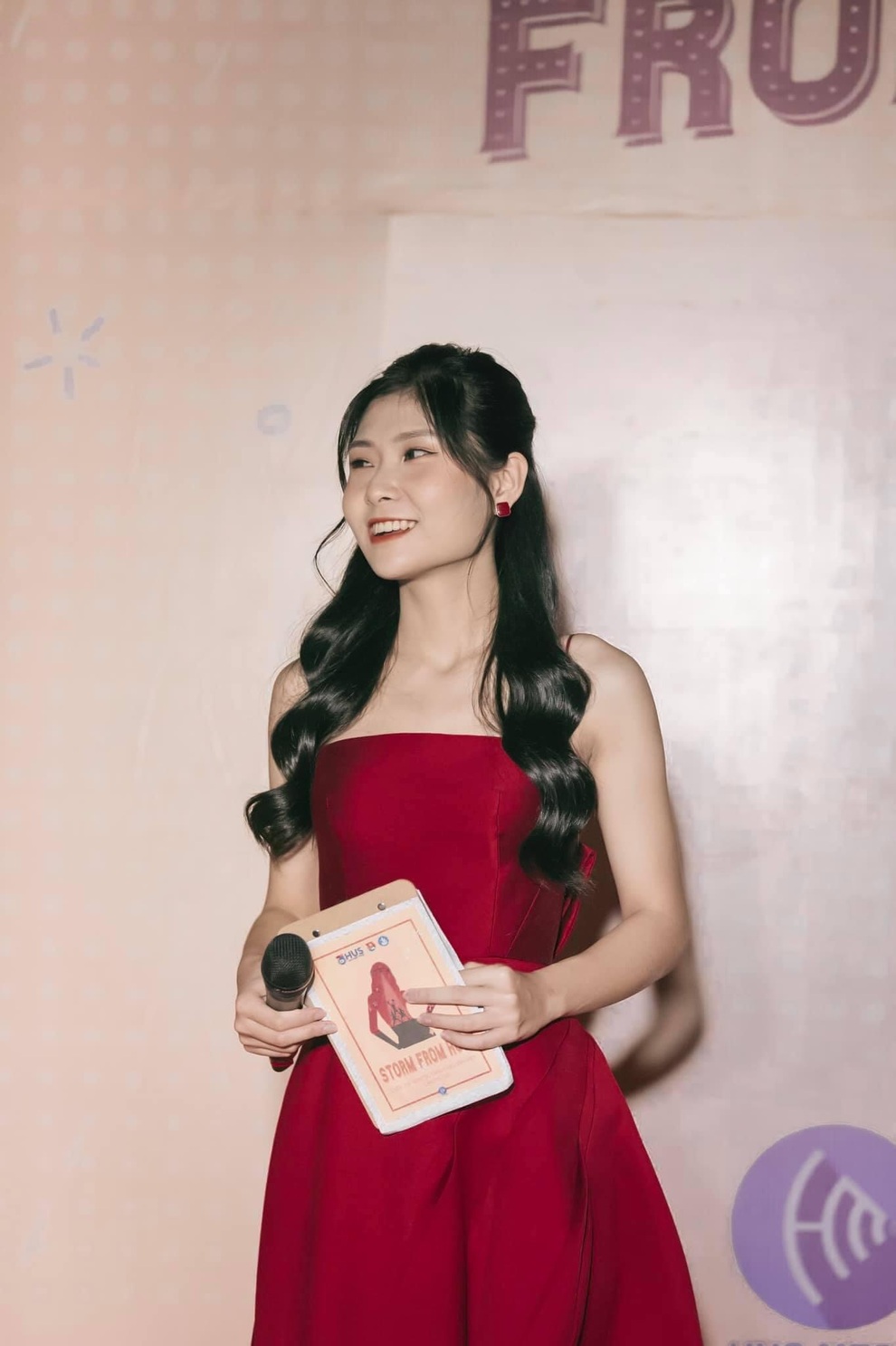Nữ sinh trường Báo gây chú ý với loạt video dạy luyện giọng, giả giọng - 7 Nữ sinh trường Báo gây chú ý với loạt video dạy luyện giọng, giả giọng - 7
