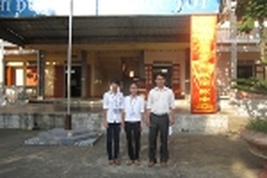 Hà Tĩnh: Hai học sinh nhặt được tiền tìm người trả lại