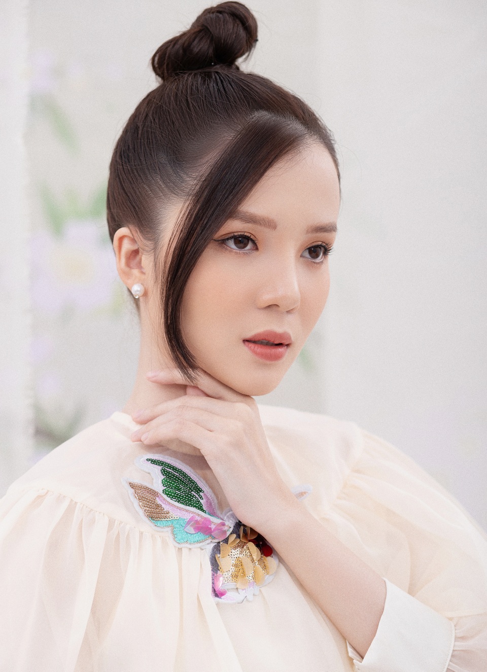 Hoa khôi Huỳnh Thúy Vi: Xuân năm nay rất khác trong trái tim mỗi người - 6 Hoa khôi Huỳnh Thúy Vi: Xuân năm nay rất khác trong trái tim mỗi người - 6