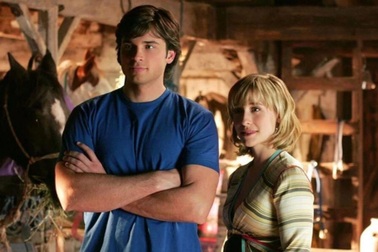 Nữ diễn viên "Thị trấn Smallville" ngồi tù vì tham gia giáo phái tình dục