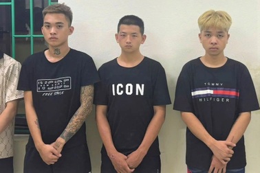 Khởi tố 7 đối tượng trong nhóm thanh niên tấn công ô tô đi đường