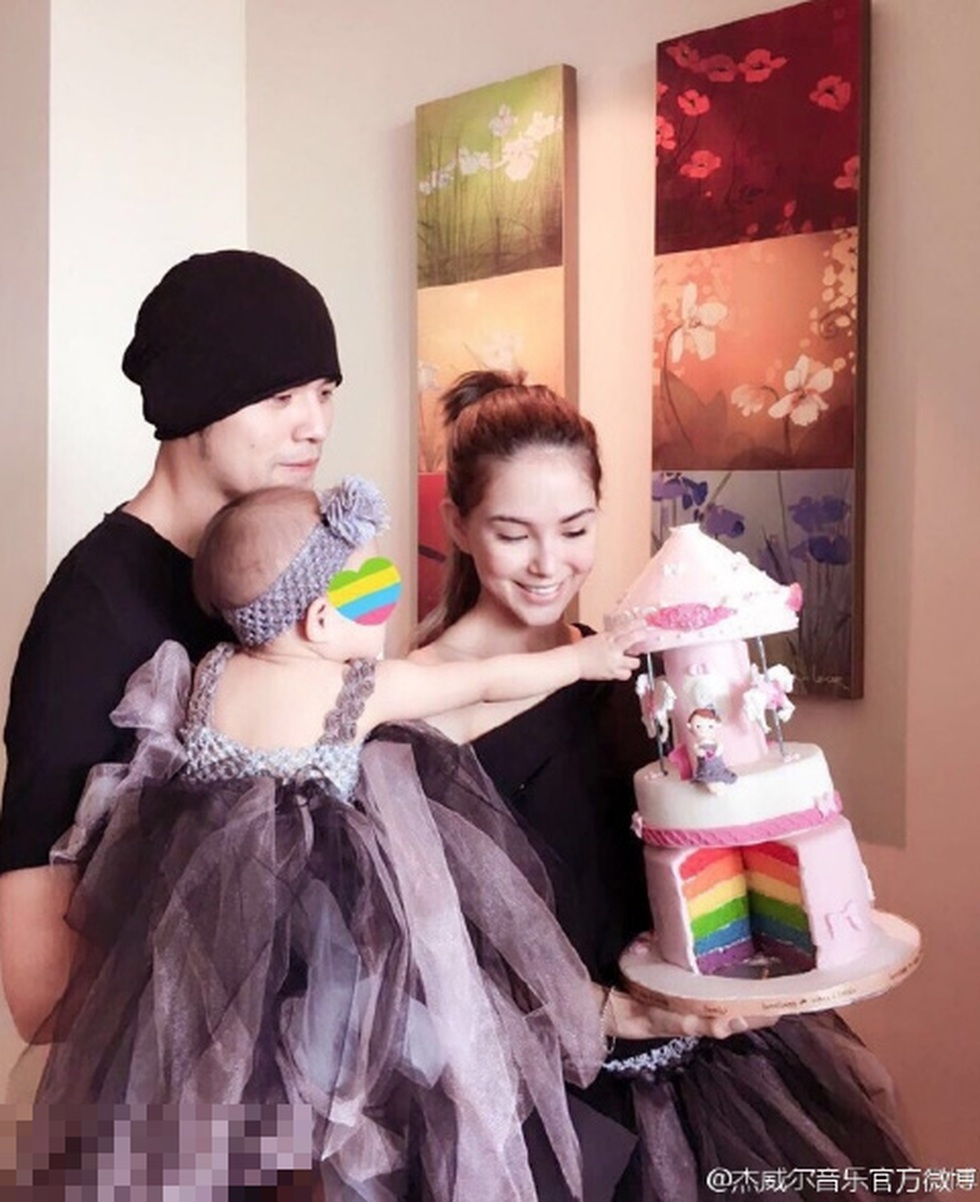 Hai thiên vương châu Á lụi tàn hay thăng hoa vì cách đối xử với vợ - 18 Hai thiên vương châu Á lụi tàn hay thăng hoa vì cách đối xử với vợ - 18