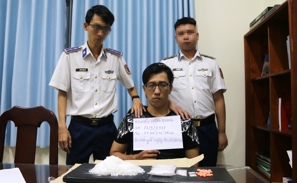Triệt phá hàng loạt vụ án ma túy, thu giữ 1,5 bánh heroin, 1,7kg ma túy đá - 5 Triệt phá hàng loạt vụ án ma túy, thu giữ 1,5 bánh heroin, 1,7kg ma túy đá - 5