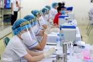 TPHCM tập hợp hàng trăm y, bác sĩ tiêm vắc xin cho 5.000 người lao động