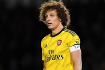 Ngôi sao Arsenal thi triển kỹ năng bấm bóng vào lưới điệu nghệ