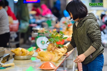 Cảnh vắng vẻ đìu hiu chưa từng có ở khu chợ sắm Tết của "nhà giàu" Hà Nội