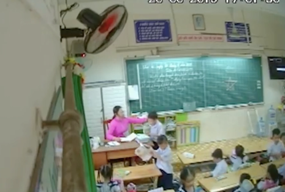 Những cái bạt tai học trò làm “đau tim” dư luận năm 2019 - 7 Những cái bạt tai học trò làm “đau tim” dư luận năm 2019 - 7