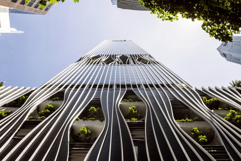 Tòa nhà 51 tầng được ví như ốc đảo xanh độc đáo giữa trung tâm Singapore