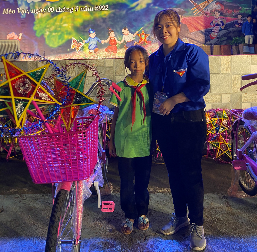 Nụ cười của trẻ em vùng cao Hà Giang vui đón Tết Trung thu - 1 Nụ cười của trẻ em vùng cao Hà Giang vui đón Tết Trung thu - 1