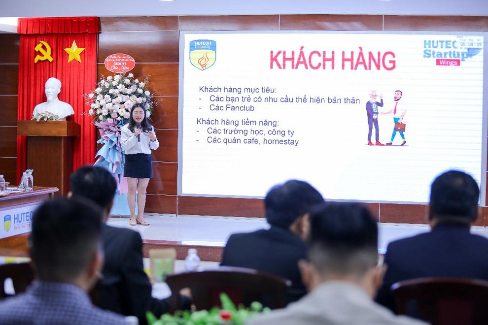 Dàn CEO tên tuổi chia sẻ kinh nghiệm khởi nghiệp với sinh viên HUTECH - 5 Dàn CEO tên tuổi chia sẻ kinh nghiệm khởi nghiệp với sinh viên HUTECH - 5