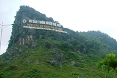 Đóng cửa động vì sợ đá rơi vào khách tham quan