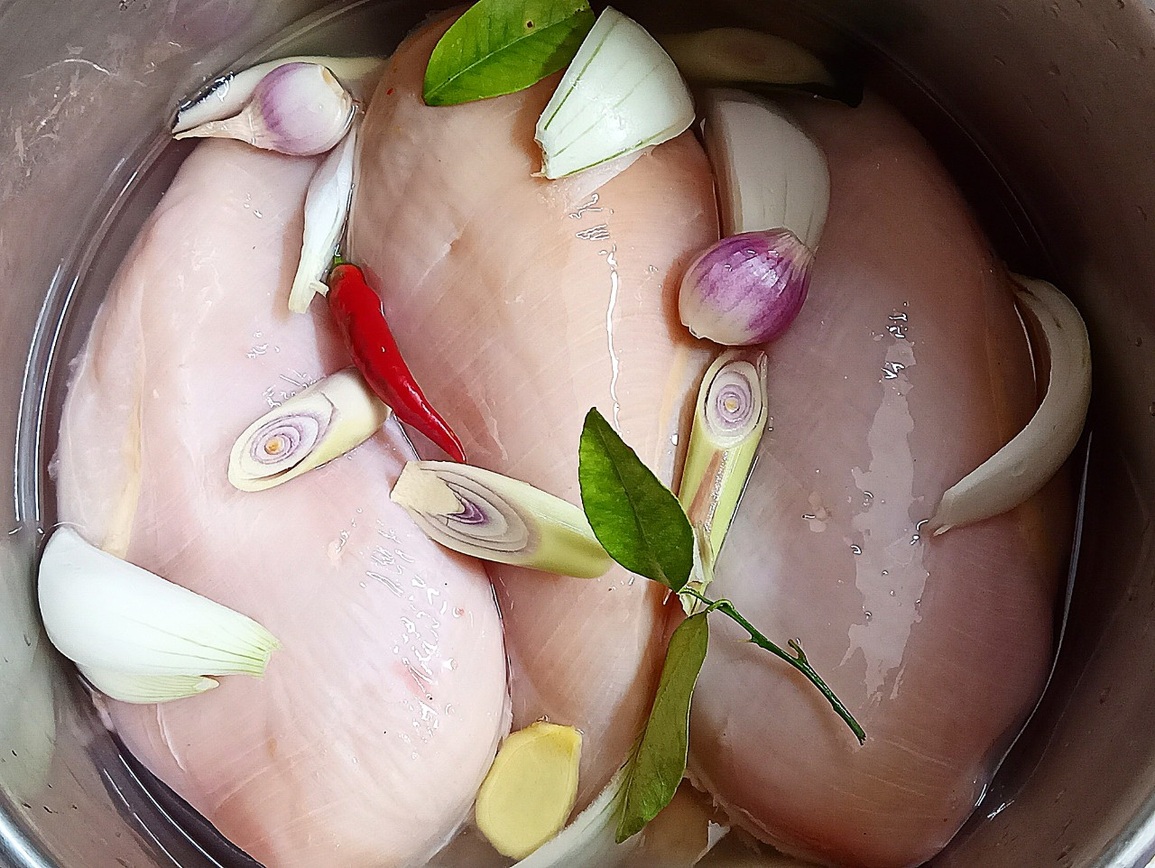 Đậm đà món khô gà lá chanh giải ngấy ngày Tết, ăn nhiều không lo tăng cân - 2 Đậm đà món khô gà lá chanh giải ngấy ngày Tết, ăn nhiều không lo tăng cân - 2