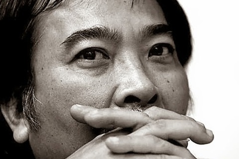 Chúng ta có biết đứng dậy và bước đi hay không?