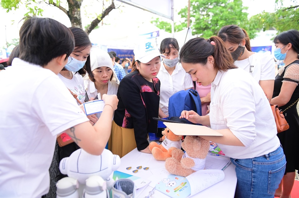 Thanh nam châm hút trải nghiệm tại ngày hội công nghệ thông tin - 5 Thanh nam châm hút trải nghiệm tại ngày hội công nghệ thông tin - 5