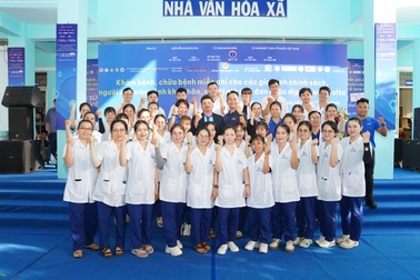 Long Châu đồng hành Sở Y tế Vĩnh Long khám, phát thuốc miễn phí cho người dân