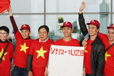 “Cháy” tour, doanh nghiệp thuê riêng máy bay đưa khách sang Trung Quốc cổ vũ U23