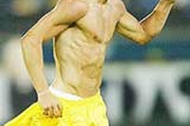 Diego Forlan đoạt cả Pichichi lẫn Chiếc giày vàng châu Âu