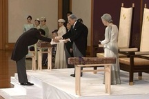 Nhật hoàng Akihito chính thức thoái vị