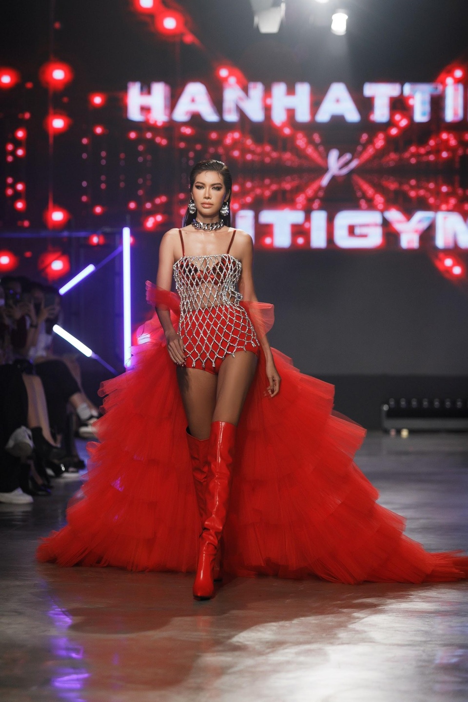 Tiểu Vy, Minh Tú mặc váy xuyên thấu, khoe hình thể trong BST Miss Fitness - 4 Tiểu Vy, Minh Tú mặc váy xuyên thấu, khoe hình thể trong BST Miss Fitness - 4