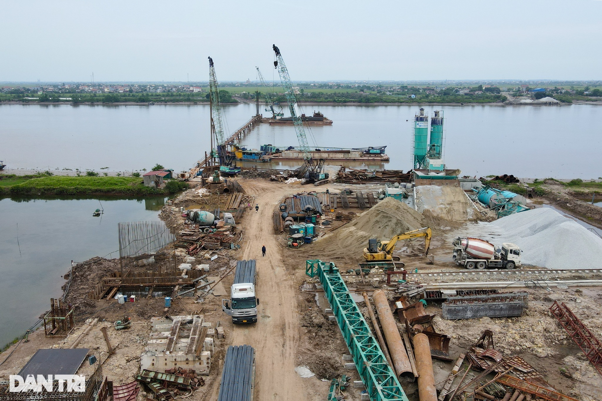 Đại công trường xây cầu vượt sông Đáy dài 1,2km nối Ninh Bình - Nam Định - 4 Đại công trường xây cầu vượt sông Đáy dài 1,2km nối Ninh Bình - Nam Định - 4