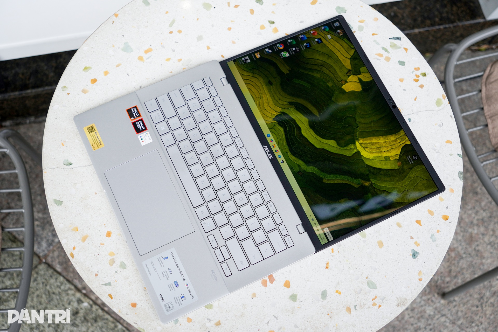 Đánh giá Asus Vivobook S14: Hiệu năng mạnh, pin tốt, màn hình cần cải thiện - 8
