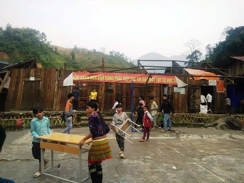 Hàng trăm em học sinh cùng thầy cô giáo vùng cao vui mừng đón nhận 4 phòng học Dân trí - 8 Hàng trăm em học sinh cùng thầy cô giáo vùng cao vui mừng đón nhận 4 phòng học Dân trí - 8