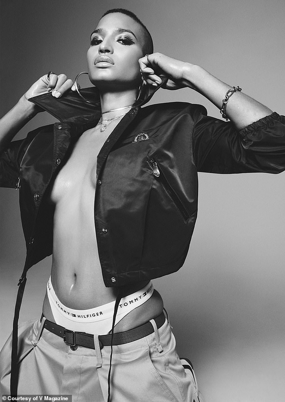 Những năm tháng đau đớn của một người đẹp chuyển giới - 4