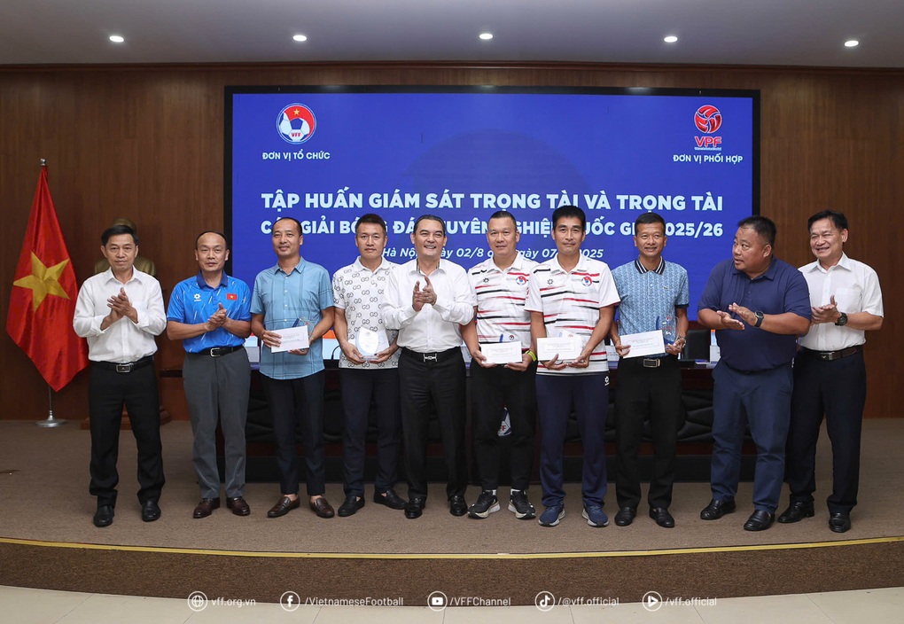 Khai mạc chương trình tập huấn giám sát, trọng tài các giải BĐCNQG 2025/26 - 2 Khai mạc chương trình tập huấn giám sát, trọng tài các giải BĐCNQG 2025/26 - 2