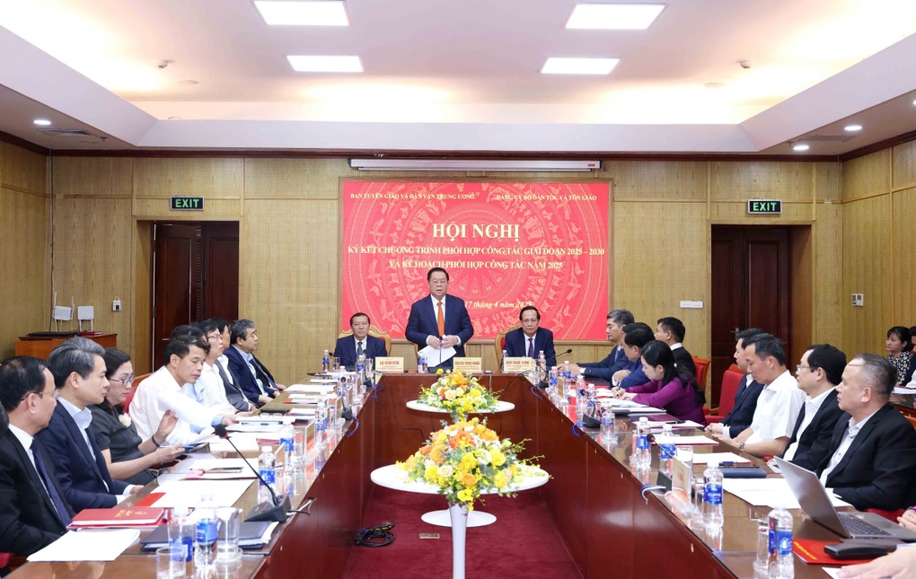 Nâng chất lượng công tác tuyên giáo, dân vận và công tác dân tộc, tôn giáo - 1 Nâng chất lượng công tác tuyên giáo, dân vận và công tác dân tộc, tôn giáo - 1