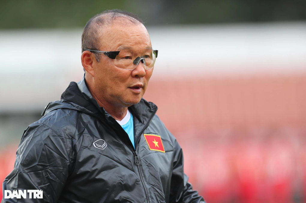 HLV Park Hang Seo dự khán trận Thái Lan - Malaysia tại Kings Cup - 1 HLV Park Hang Seo dự khán trận Thái Lan - Malaysia tại Kings Cup - 1